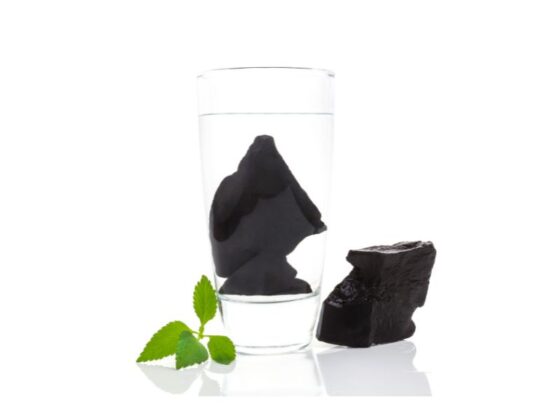 Shungite brute dans l'eau